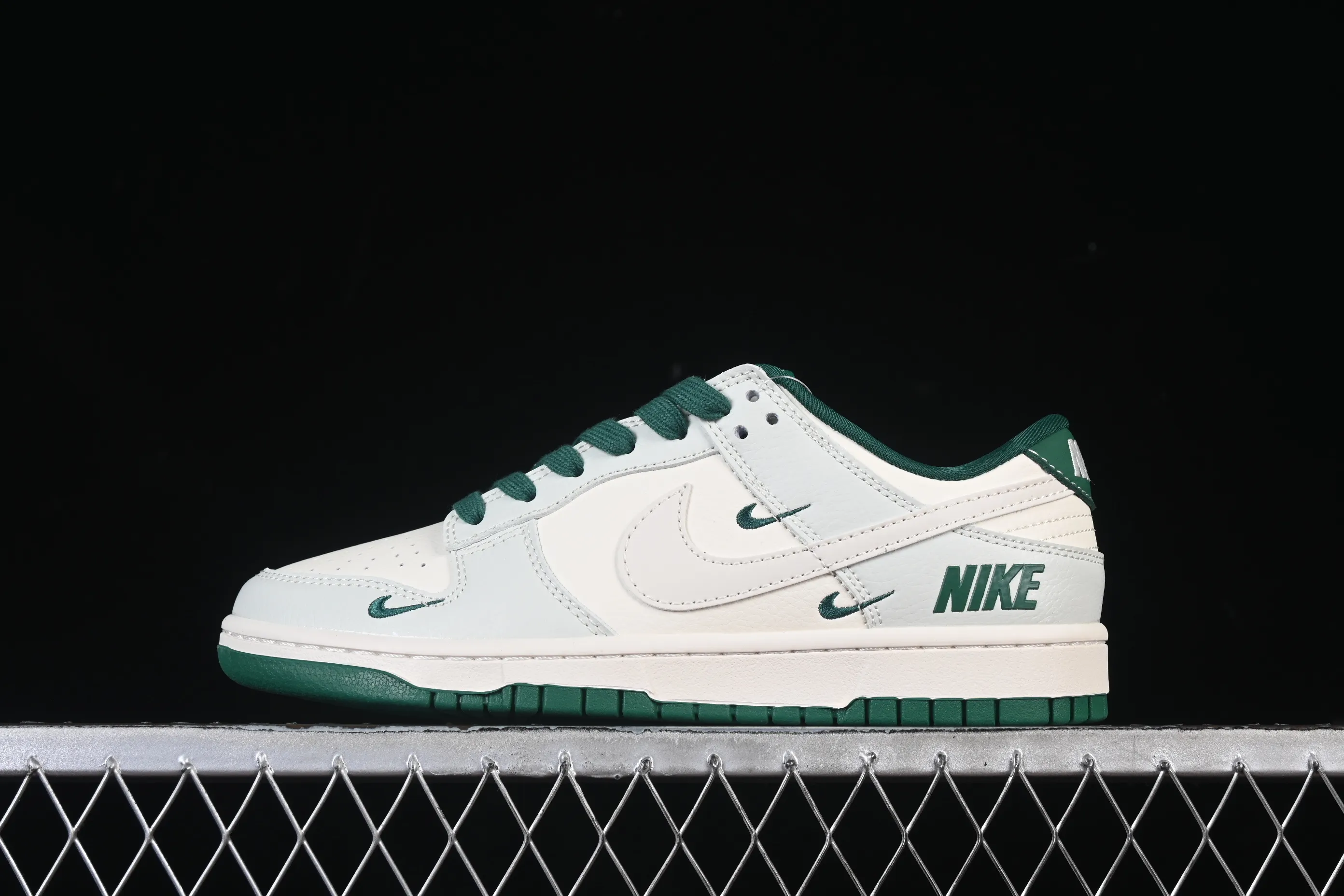 All Categories Nk SB Dunk Series Nk SB Dunk Low High-end Customized Low-top Shoes Nike SB Dunk Low Matcha Green Anniversary High-end Customized Low-top Casual Shoes JP1628-063
